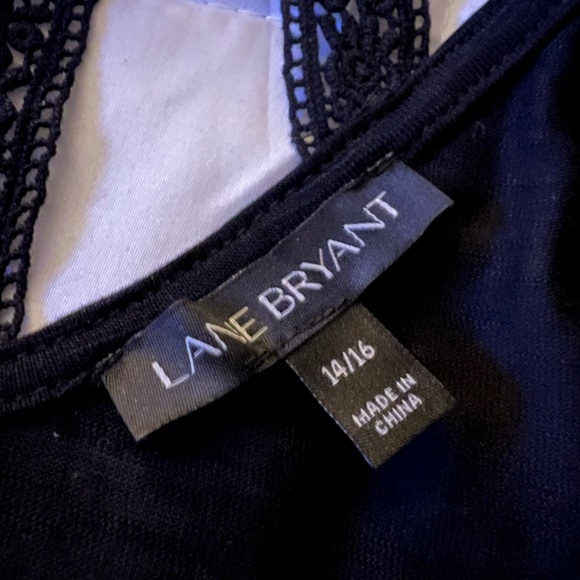 Pre-LOVED. Lane Bryant lightweight flowy top. Lace back detail. EUC. Size 14/16. - Picture 4 of 6